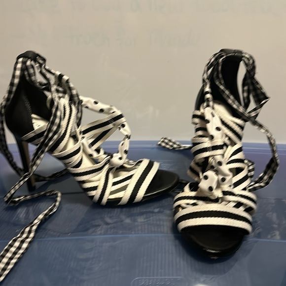 Gianni Bini Heels - Picture 1 of 2